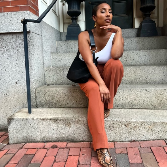 Meet your Posher, Rachelle - Picture 2 of 2